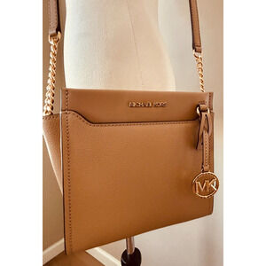 MICHAEL KOHRS Graham Medium Messenger Crossbody Camel Beige Pebbled Leather